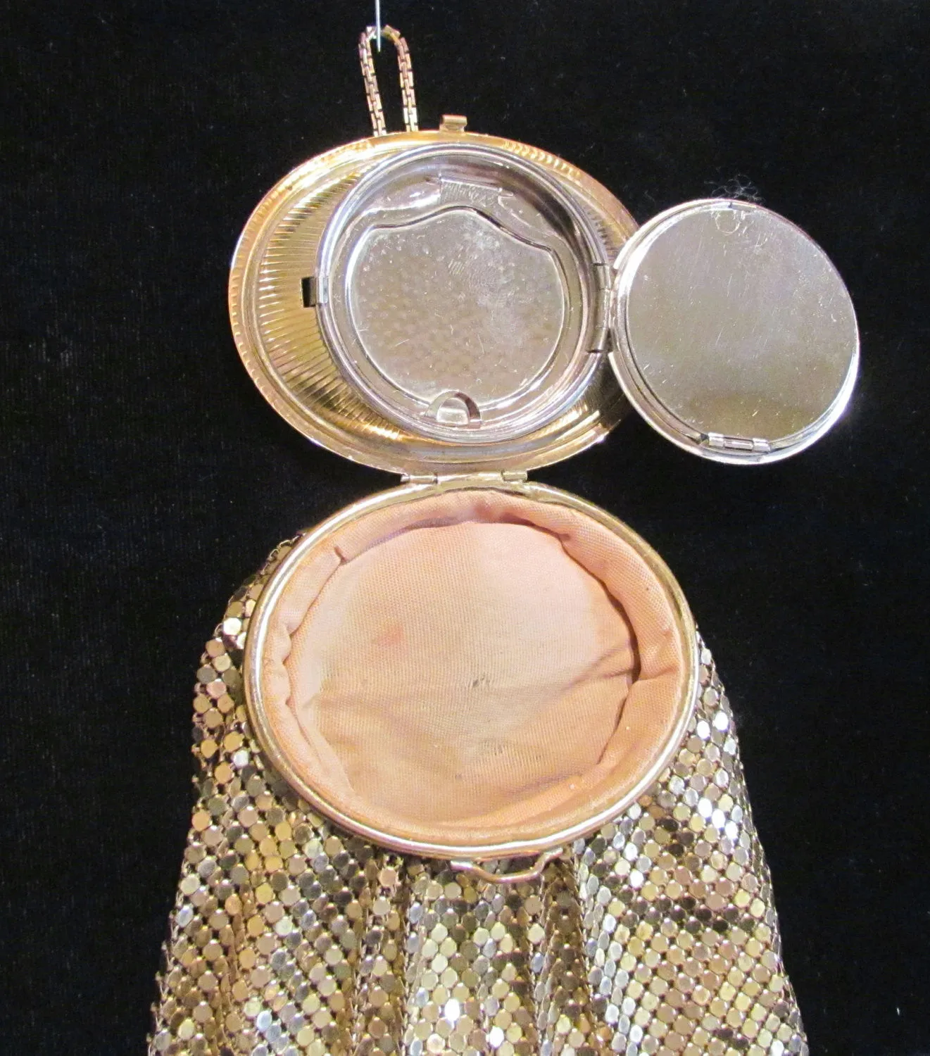 Evans Gold Mesh & Guilloche Wristlet Purse Handbag Vintage Powder Compact Bag