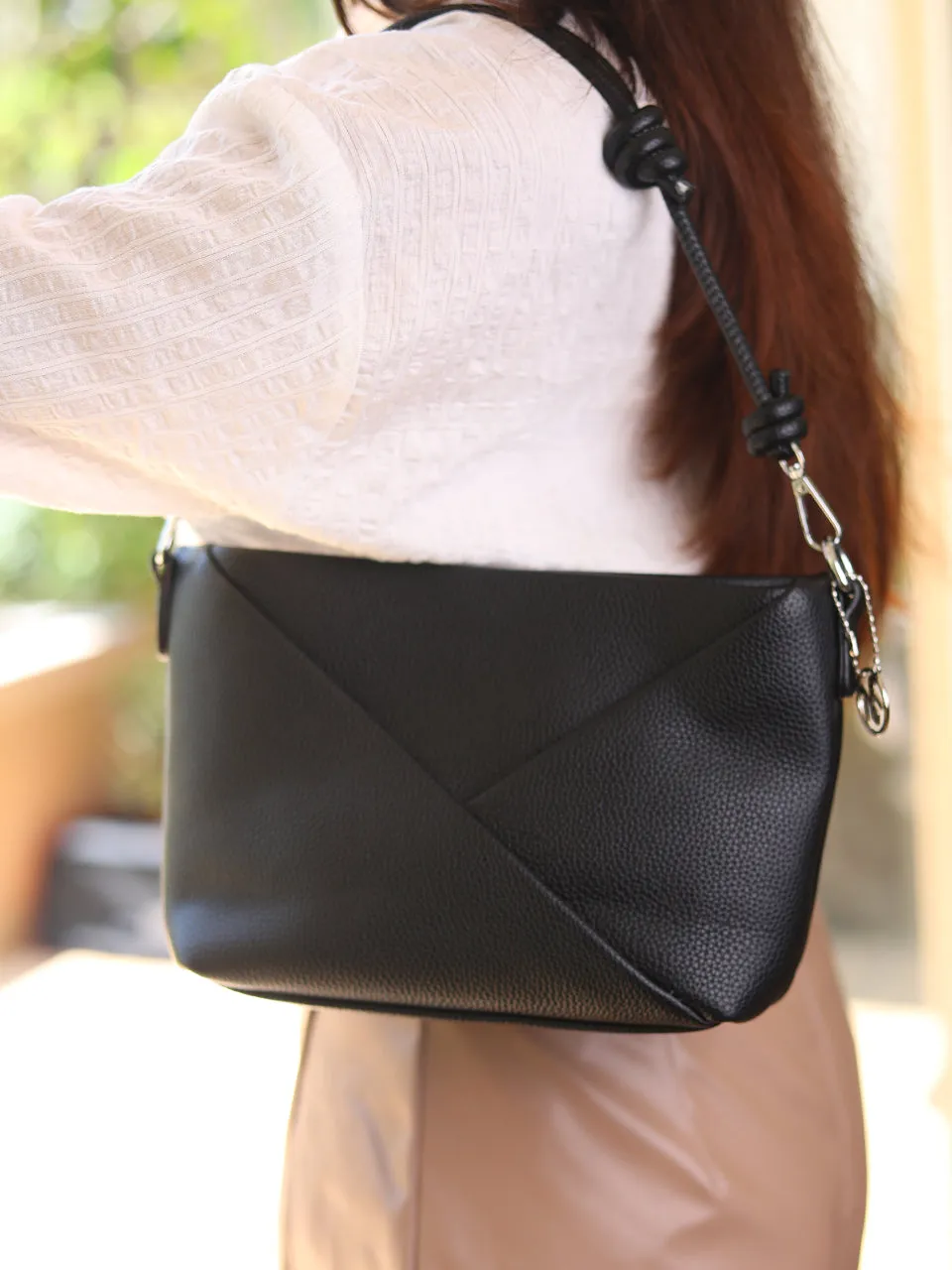 Slingvelope Black Sling Bag