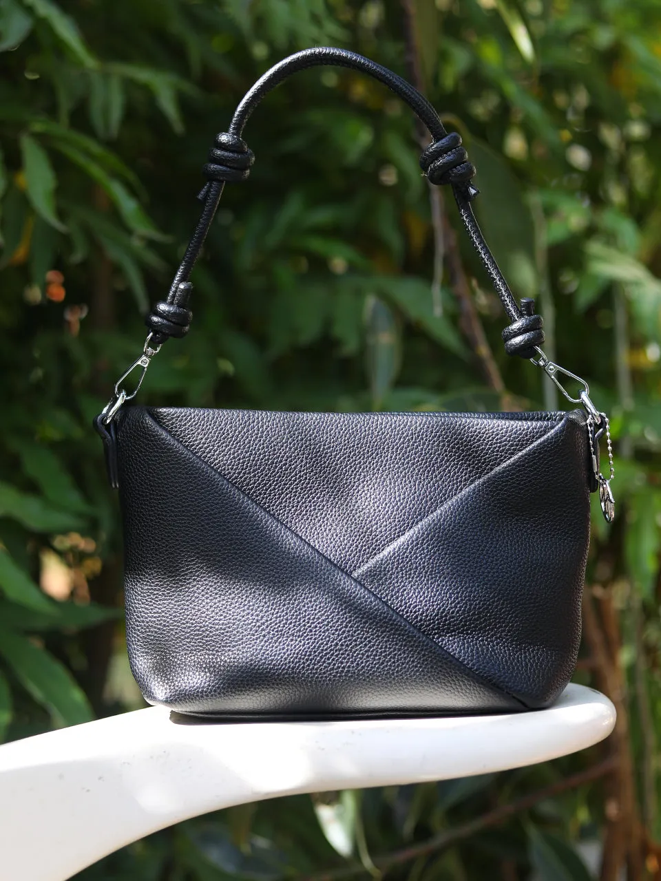 Slingvelope Black Sling Bag